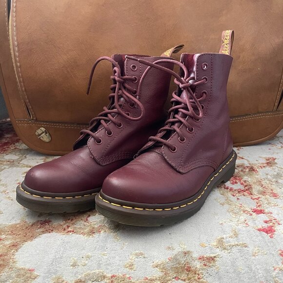 Dr. Martens Shoes - Dr Martens Size 7